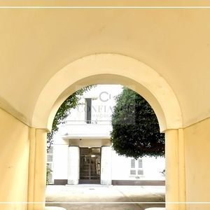 Property in Carre d'Or