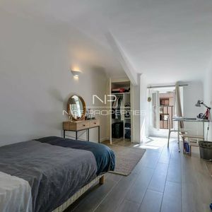 Property in Carre d'Or