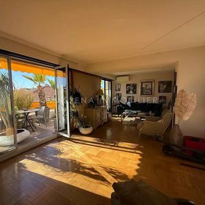 Property in Carre d'Or