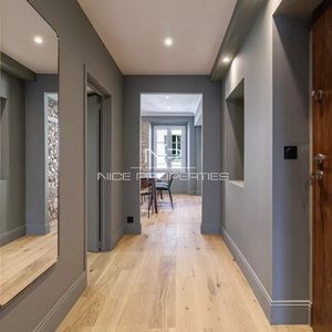 Property in Carre d'Or