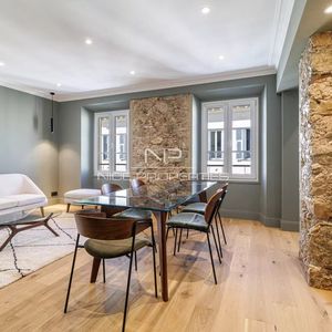 Property in Carre d'Or