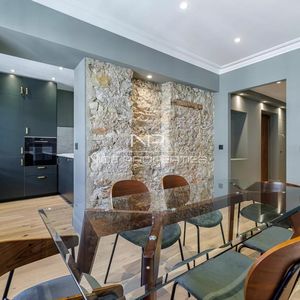 Property in Carre d'Or