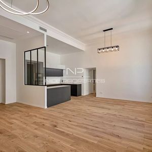 Property in Carre d'Or