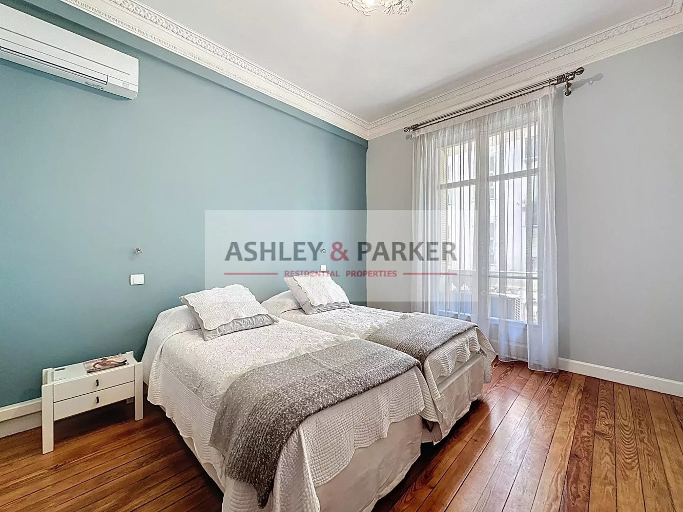 Property photo in Carre d'Or