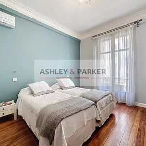 Property in Carre d'Or