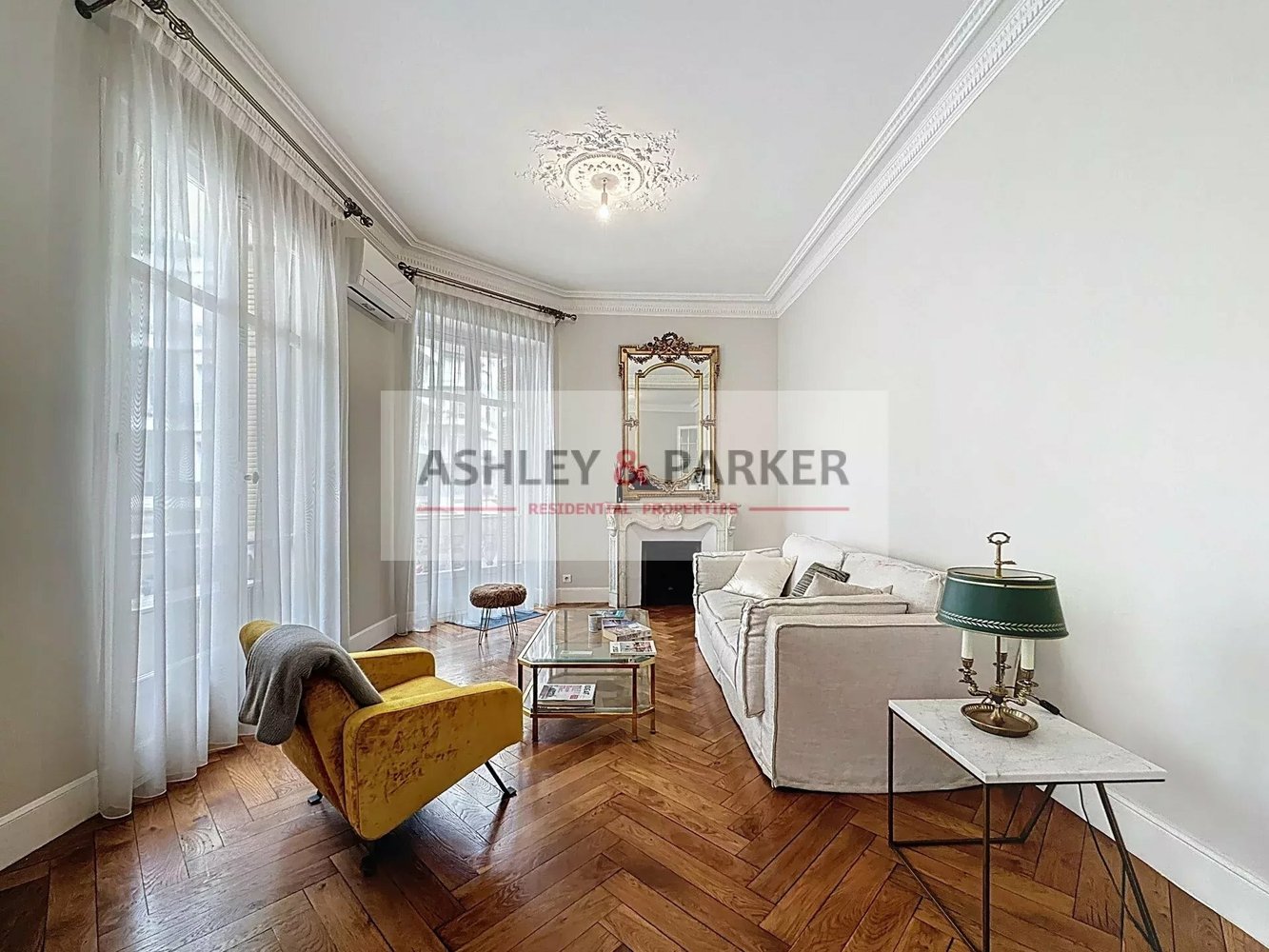 Property photo in Carre d'Or