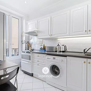 Property in Carre d'Or