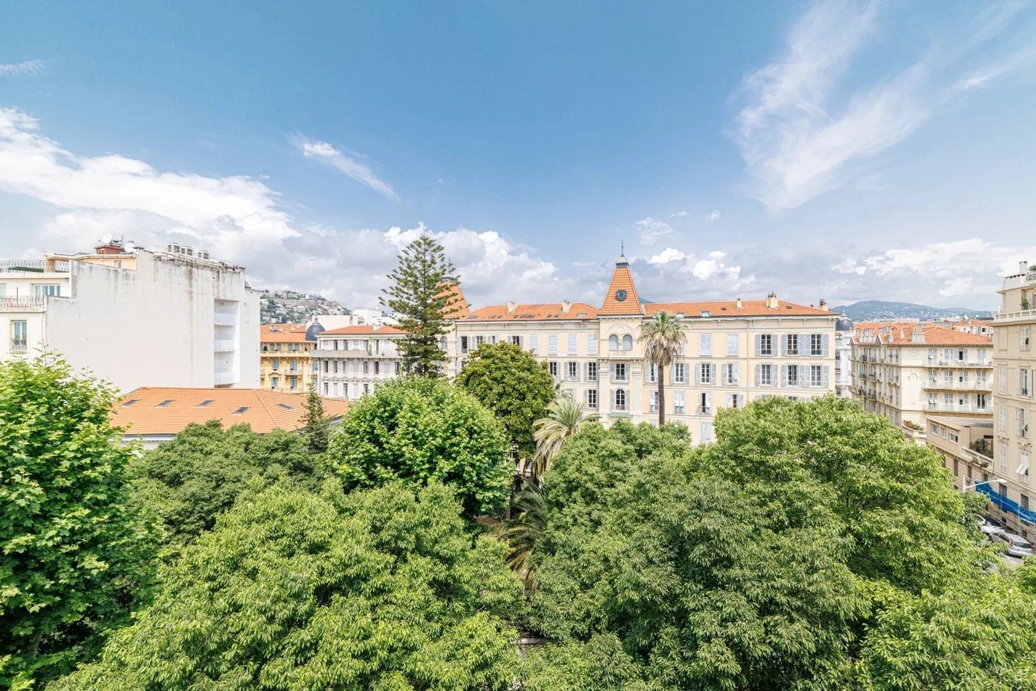 Property photo in Carre d'Or