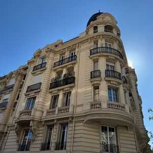 Property in Carre d'Or