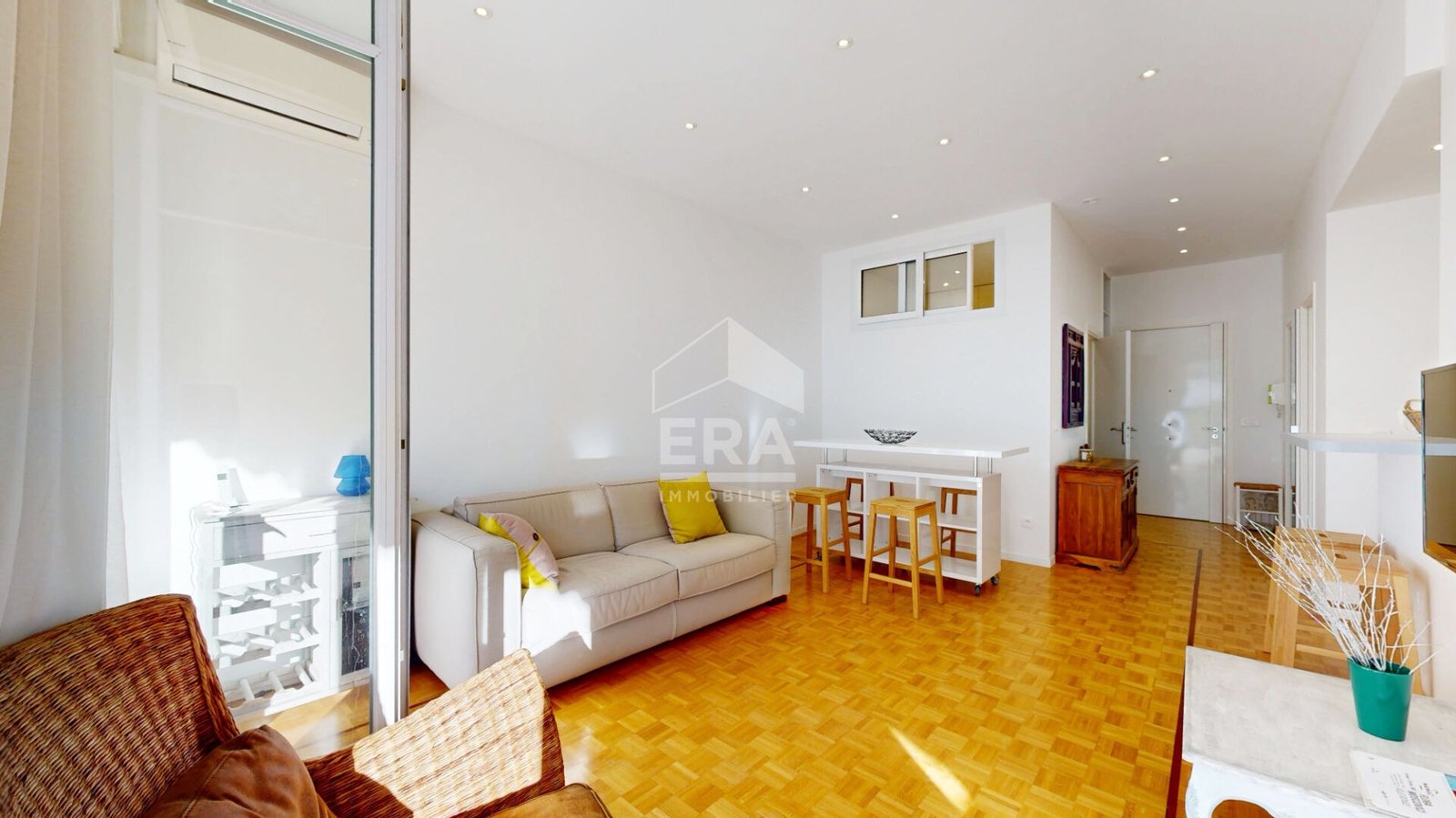 Property photo in Carre d'Or