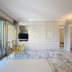 Property in Carre d'Or