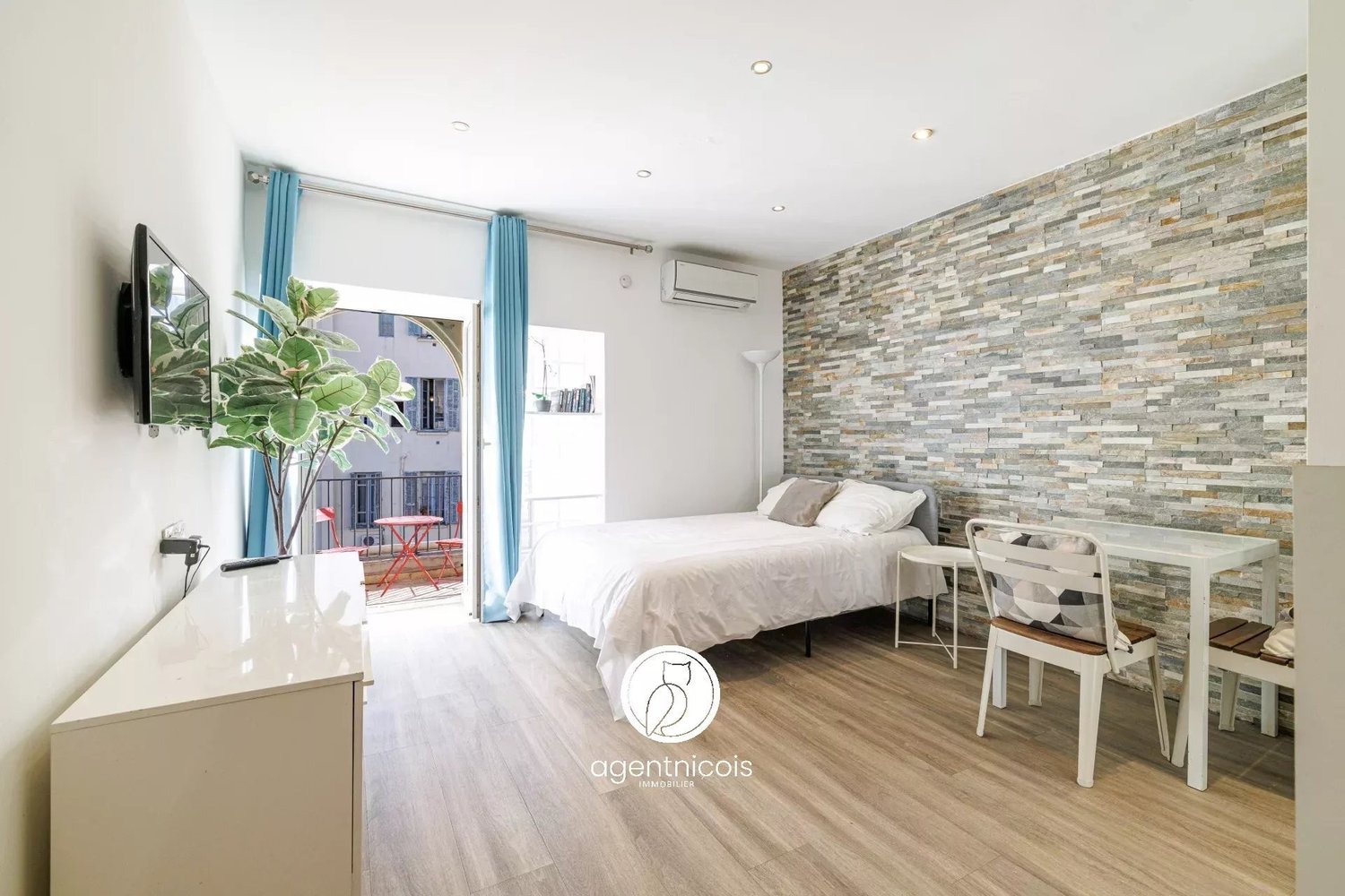 Property photo in Carre d'Or