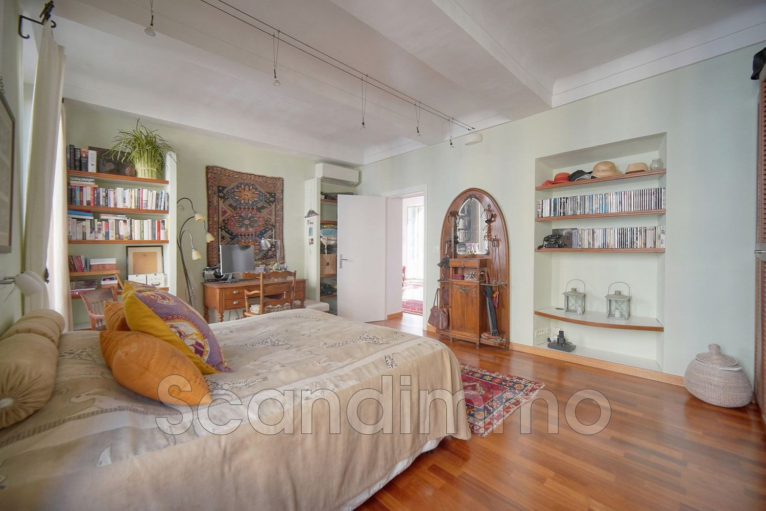 Property photo in Carre d'Or