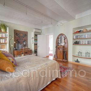 Property in Carre d'Or