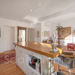 Property in Carre d'Or
