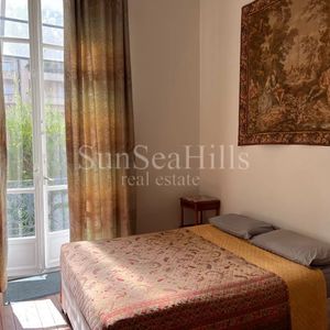 Property in Carre d'Or