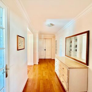 Property in Carre d'Or