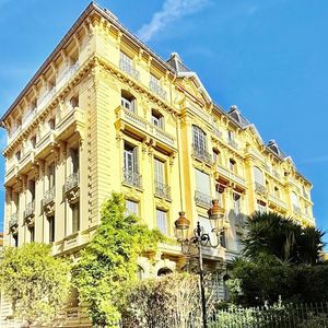 Property in Carre d'Or