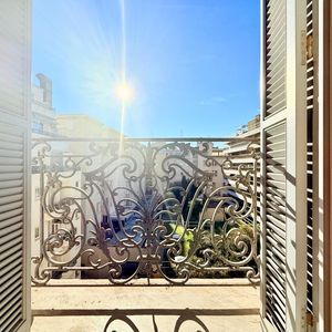 Property in Carre d'Or