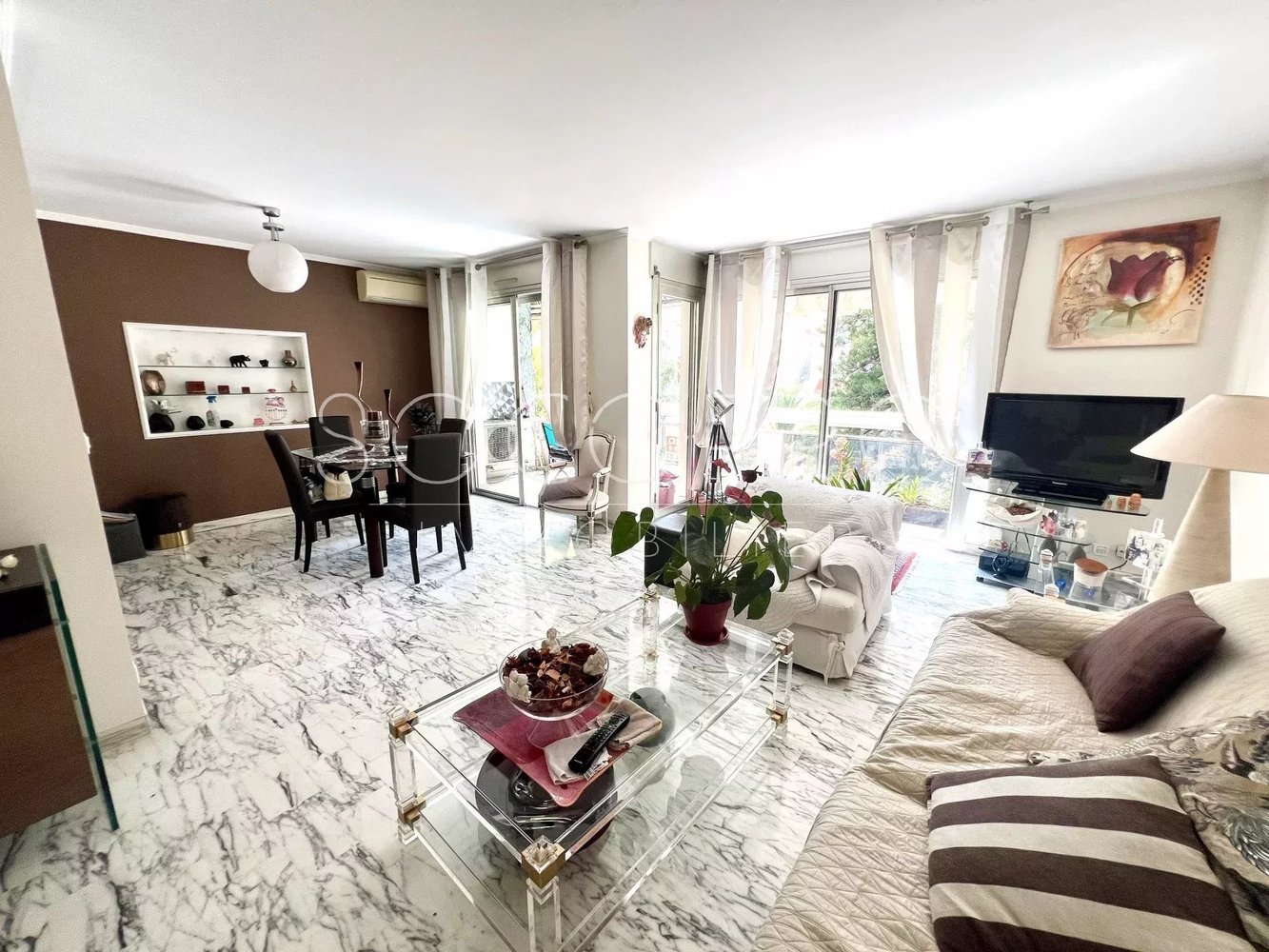 Property photo in Carre d'Or