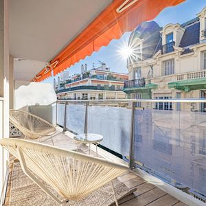 Property in Carre d'Or