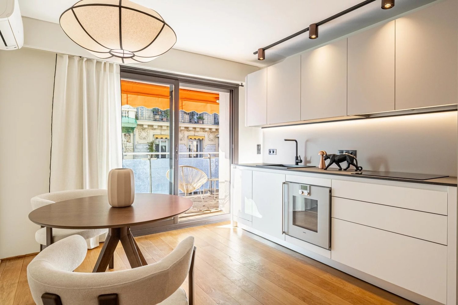 Property photo in Carre d'Or