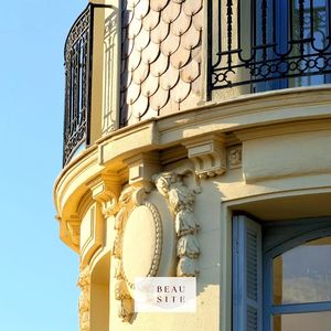 Property in Carre d'Or