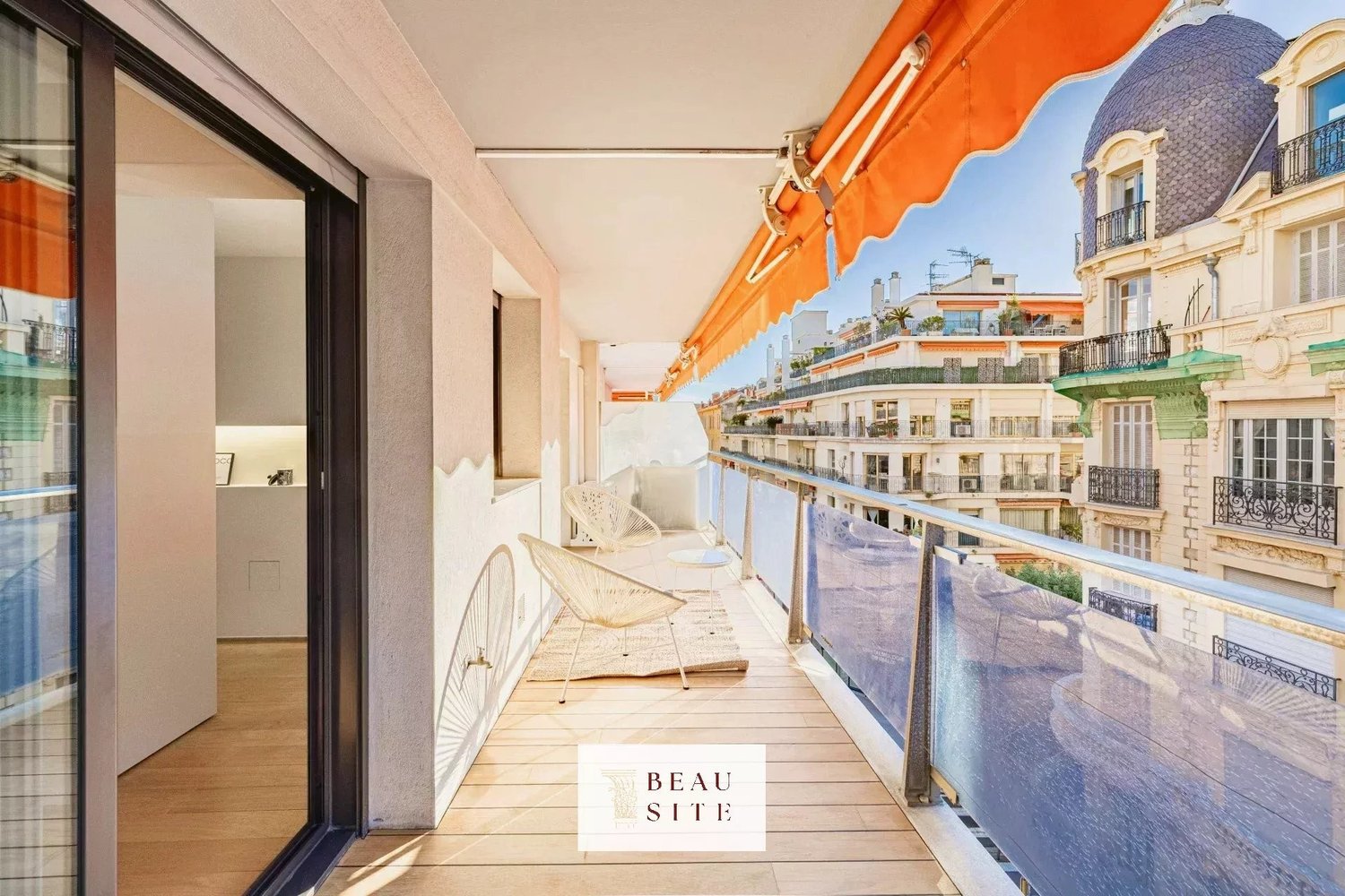 Property photo in Carre d'Or