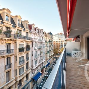 Property in Carre d'Or