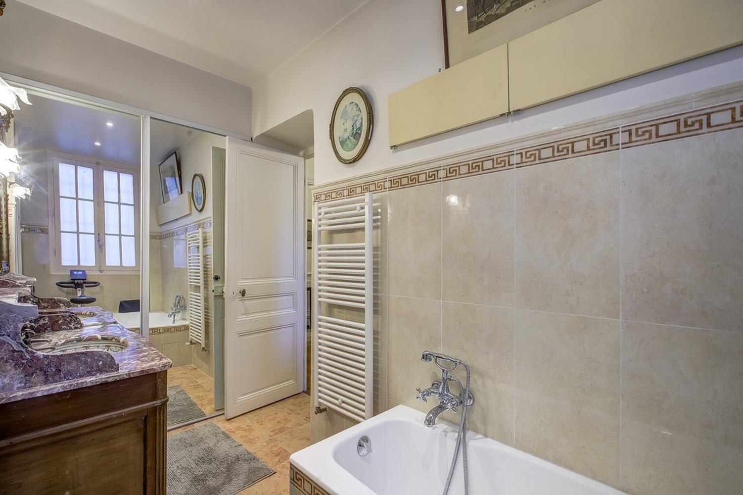 Property photo in Carre d'Or