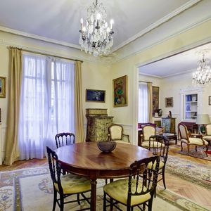 Property in Carre d'Or