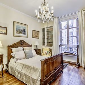 Property in Carre d'Or