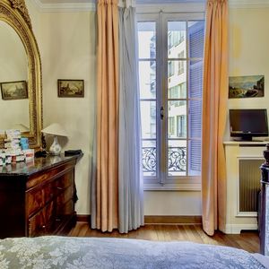 Property in Carre d'Or