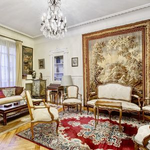 Property in Carre d'Or