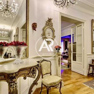 Property in Carre d'Or