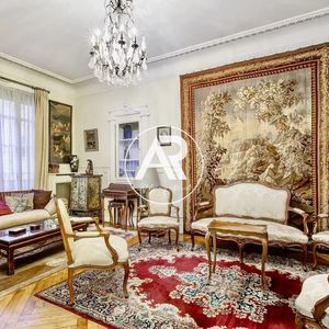 Property in Carre d'Or