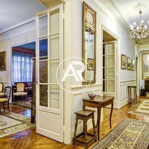 Property in Carre d'Or