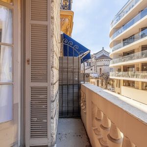 Property in Carre d'Or