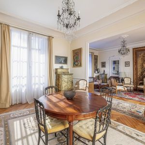 Property in Carre d'Or