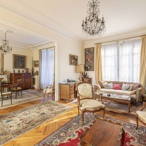 Property in Carre d'Or