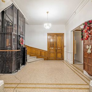 Property in Carre d'Or