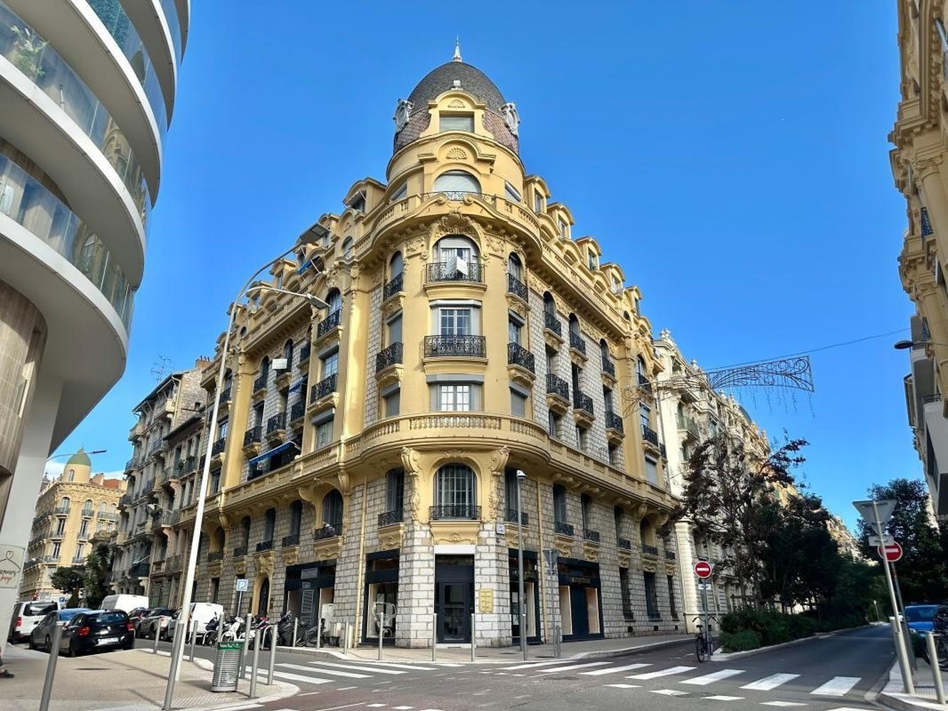 Property photo in Carre d'Or