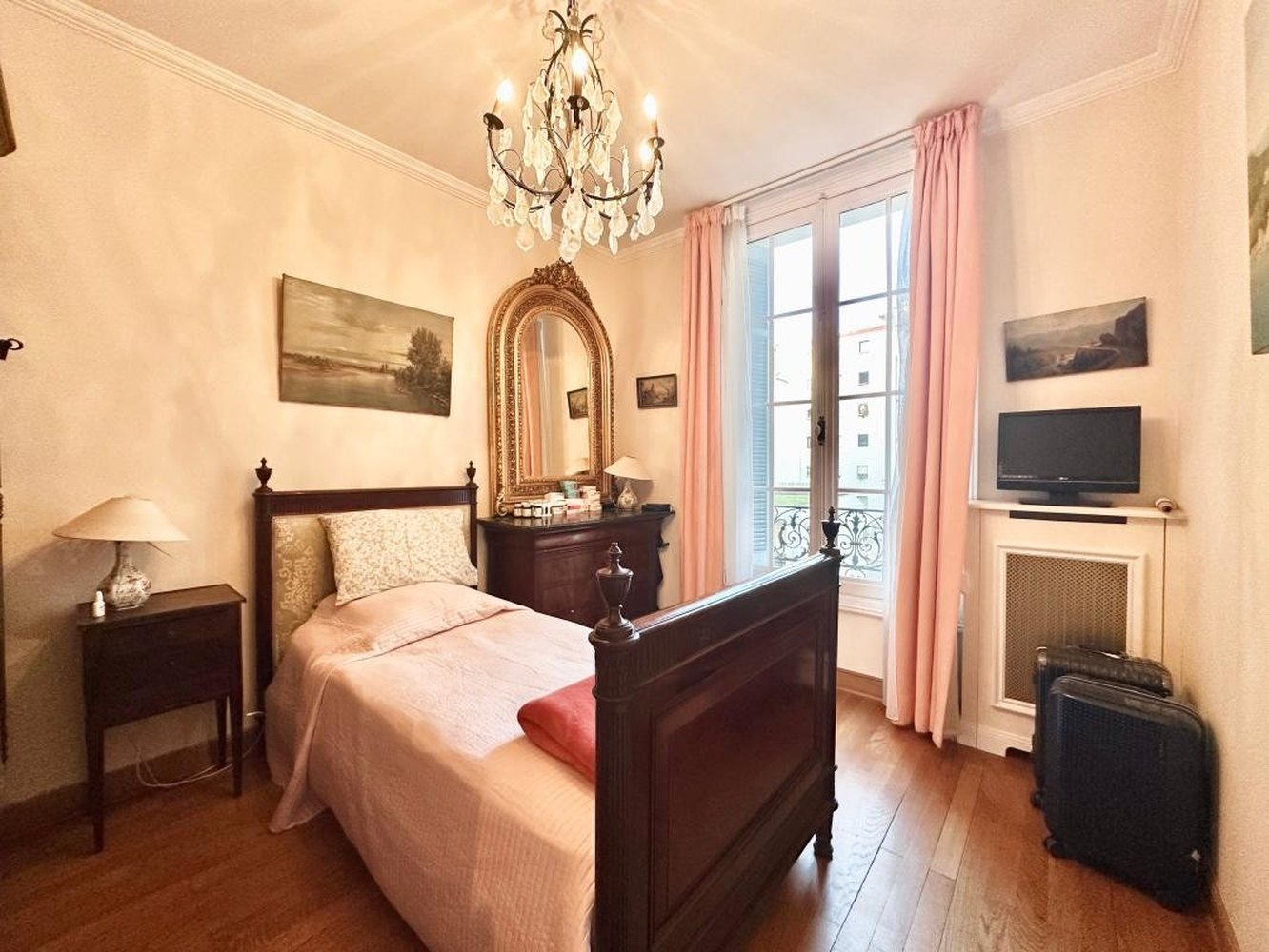 Property photo in Carre d'Or