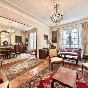 Property in Carre d'Or