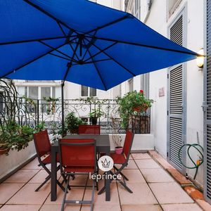 Property in Carre d'Or