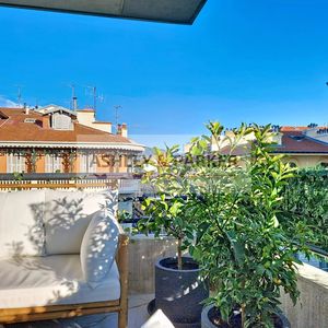 Property in Carre d'Or