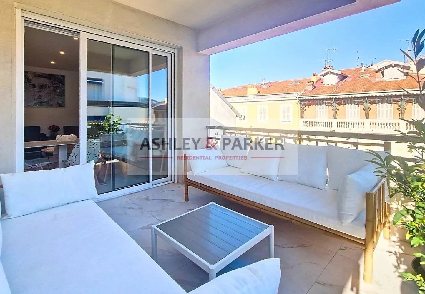 Property photo in Carre d'Or