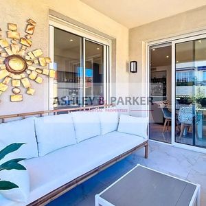 Property in Carre d'Or