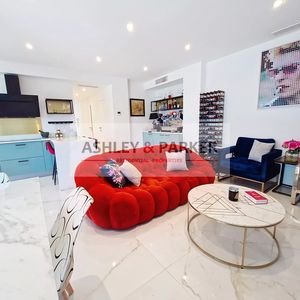 Property in Carre d'Or