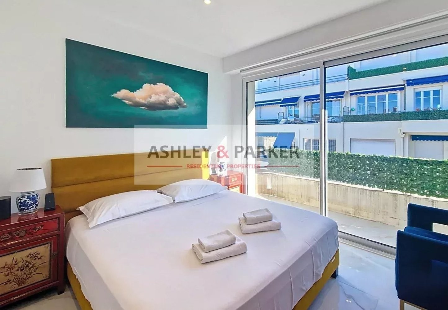 Property photo in Carre d'Or